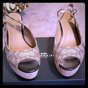 💥💥Coach wedge... Come with Box 🎊❤👡